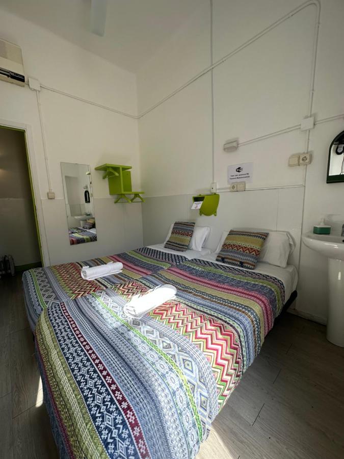 And Basic Universitat For Young Guest house