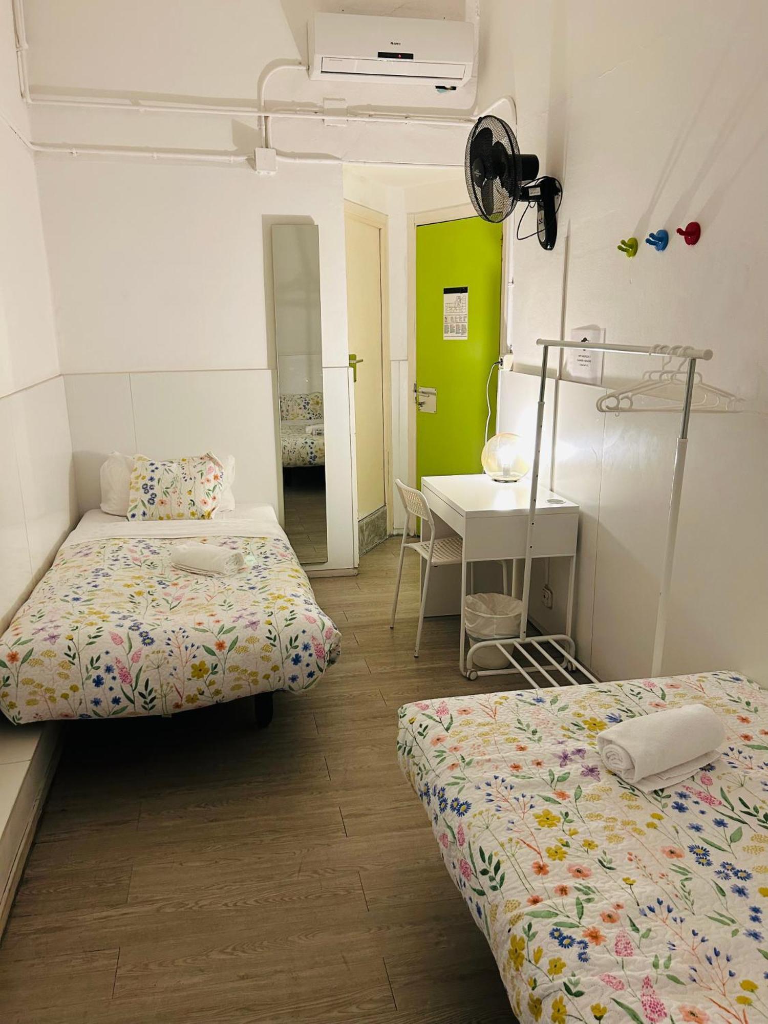 And Basic Universitat For Young Guest house Barcelona