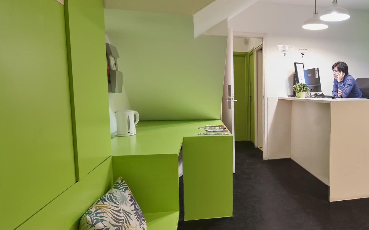 Guest house And Basic Universitat For Young Barcelona