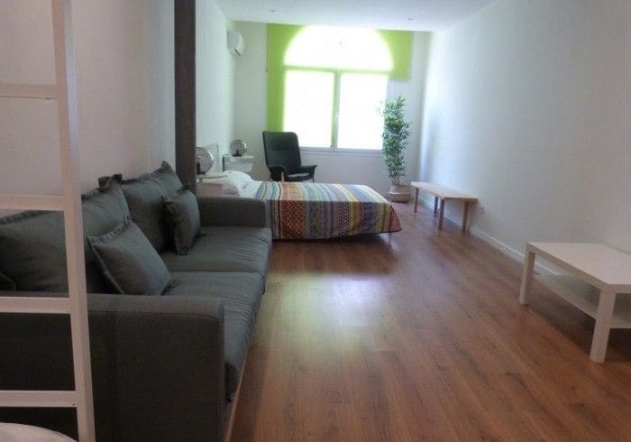 Guest house And Basic Universitat For Young Barcelona